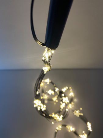 Электрогирлянда "Хвост"  600 теплых LED ламп ,20 нитей,  зеленый провод , 3 м (пульт управления в комплекте). Длина провода от вилки до ламп 3 м