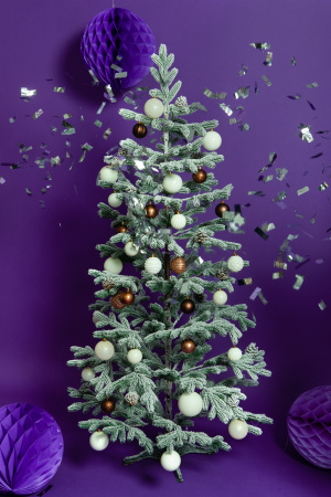 Ель БОРГО заснеженная с шишками