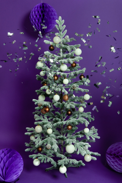 Ель БОРГО заснеженная с шишками