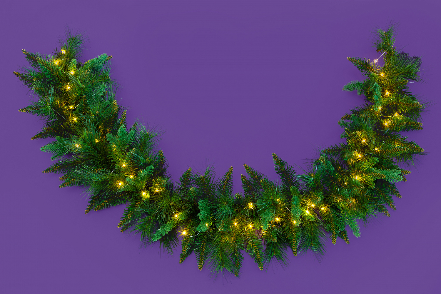 Гирлянда хвойная МИСТО с гирляндой