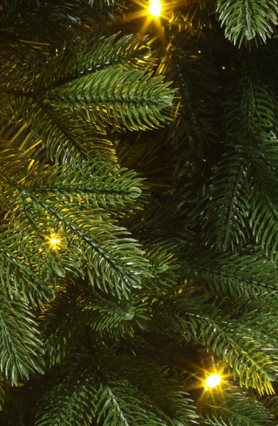 Ель Баварская с освещением