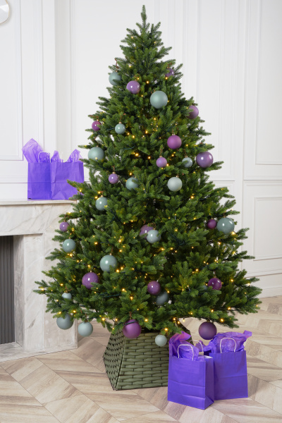 Ель ТРИУМФ с вплетенной гирляндой 150 см